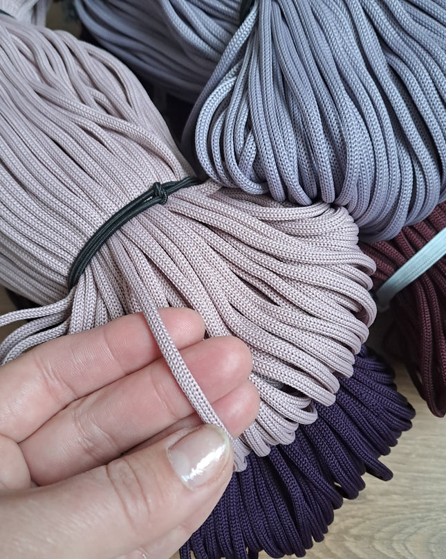 Poliestera aukla ruļļos