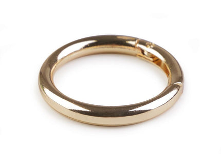 Metal ring with clasp