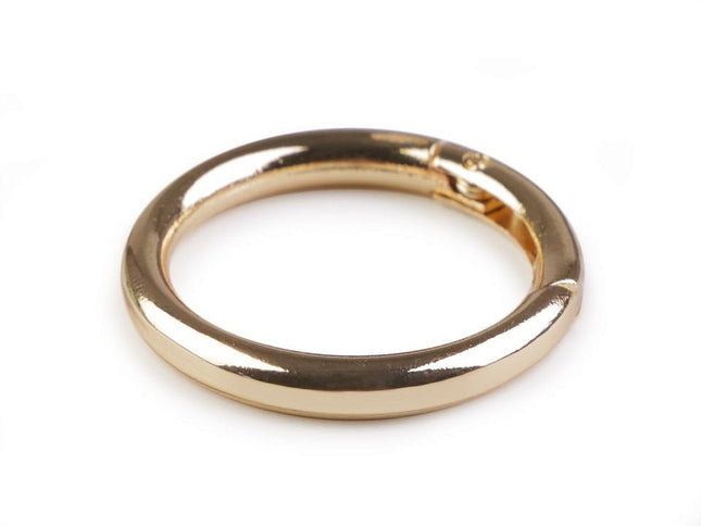 Metal ring with clasp