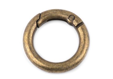 Metal ring with clasp