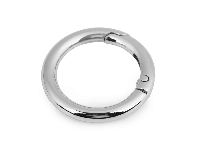 Metal ring with clasp