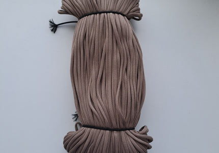 Poliestera aukla ruļļos