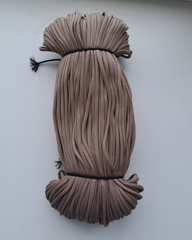 Poliestera aukla ruļļos