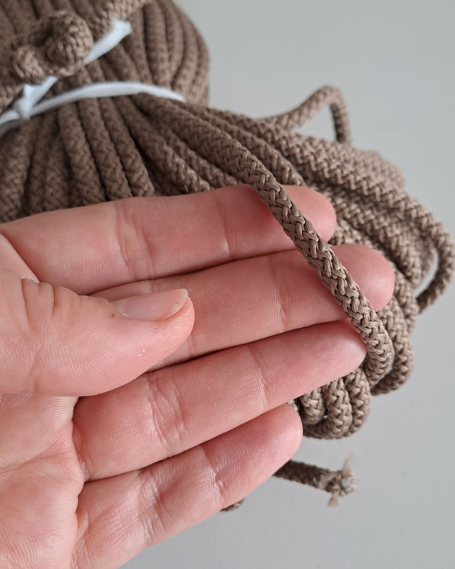 Makramē aukla satīta