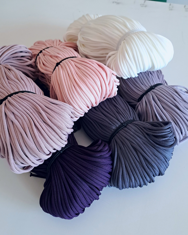 Poliestera aukla ruļļos