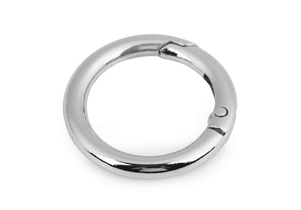 Metal ring with clasp