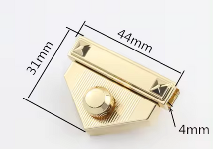 Gold triangle-shaped bag lock with detailed measurements – 44 mm wide, 31 mm high, and 4 mm thick